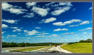 Schäfchenwolken über der Interstate 20
